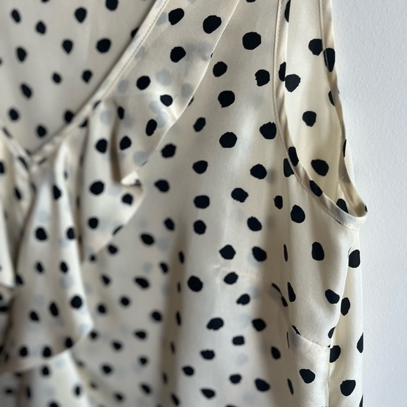 Michael Kors Polka Dot 100 % Silk Ruffles Sleeveless Blouse - 8P - Picture 4 of 11